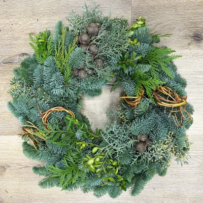 Adventskranz, Mix-Grün mit Weide, halbrund gebunden, ca. 30 cm Ø