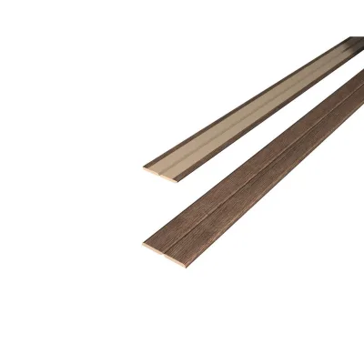 Egger Holzwerkstoffe Decowall Decowall Faltleiste Eiche 2.2x2.2x240 cm