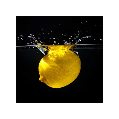Wallario Magnetfolie 60 x 60 cm Zitrone im Wasser - Frisches Obst für die Küche