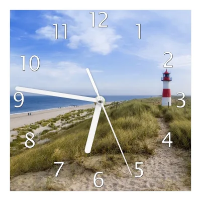 Wallario Uhr 20 x 20 cm, weiße Zeiger Am Strand von Sylt  Leuchtturm auf der Düne  Panorama